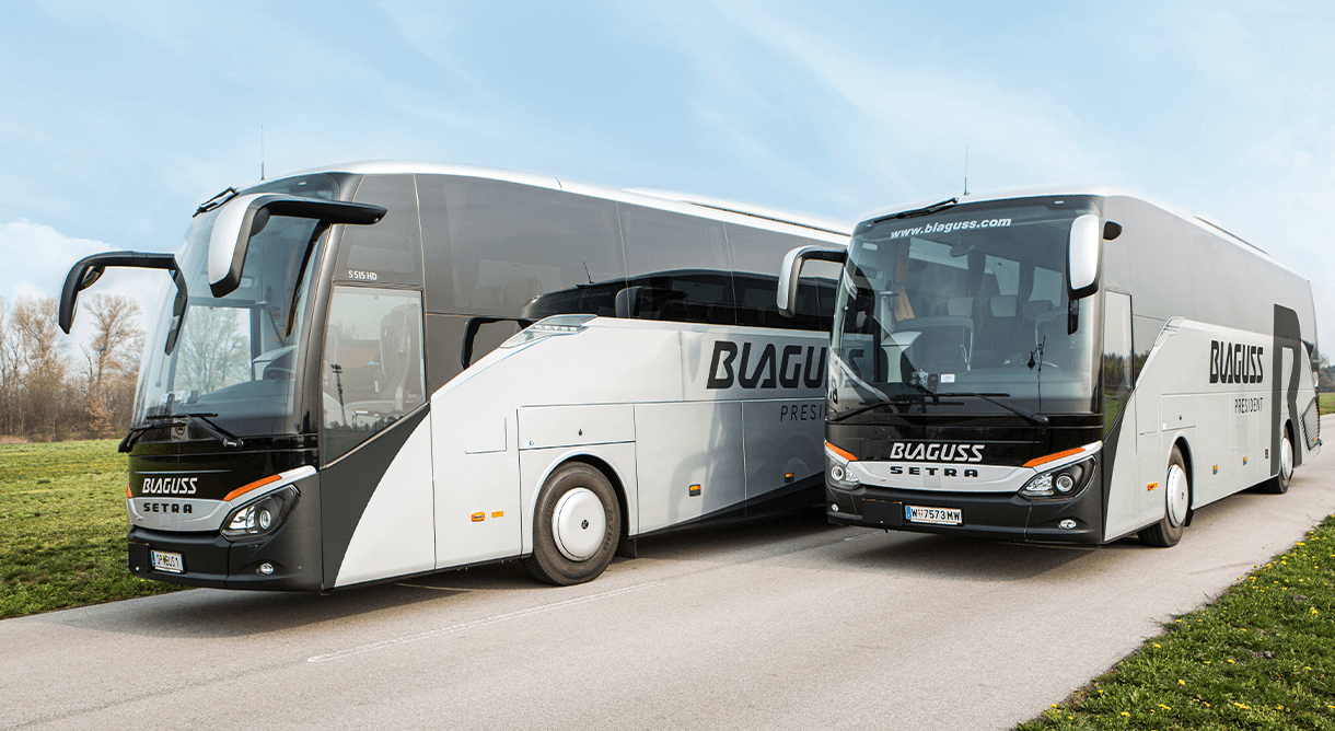 Zwei Blaguss President Busse nebeneinander