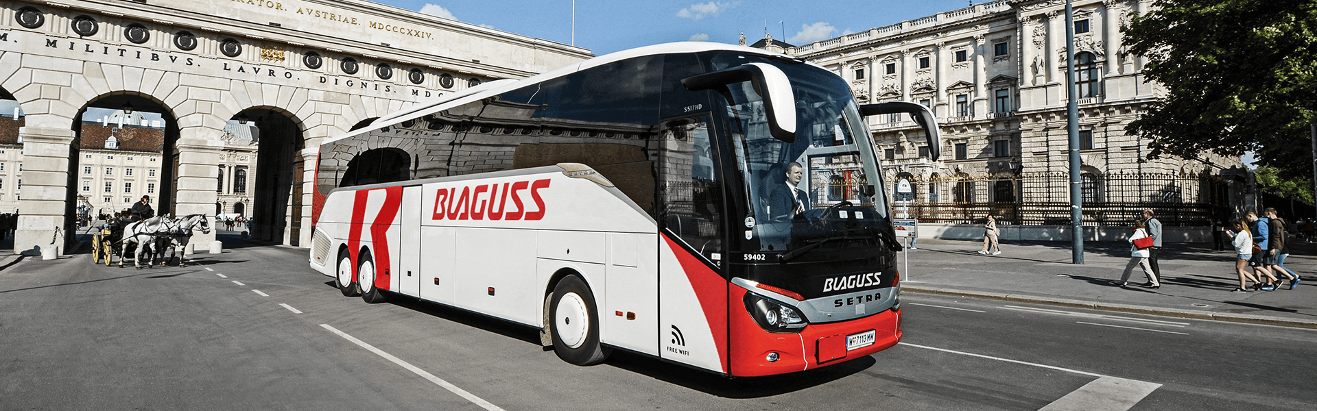 Blaguss Bus vor Hofburg Wien