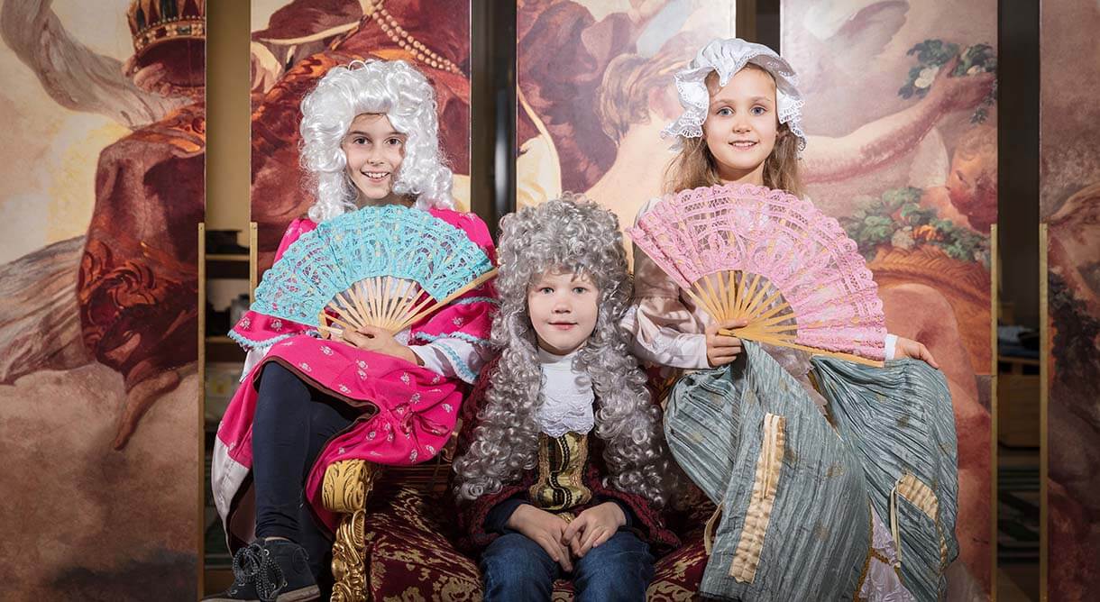 verkleidete Kinder im Kindermuseum Schloss Schönbrunn
