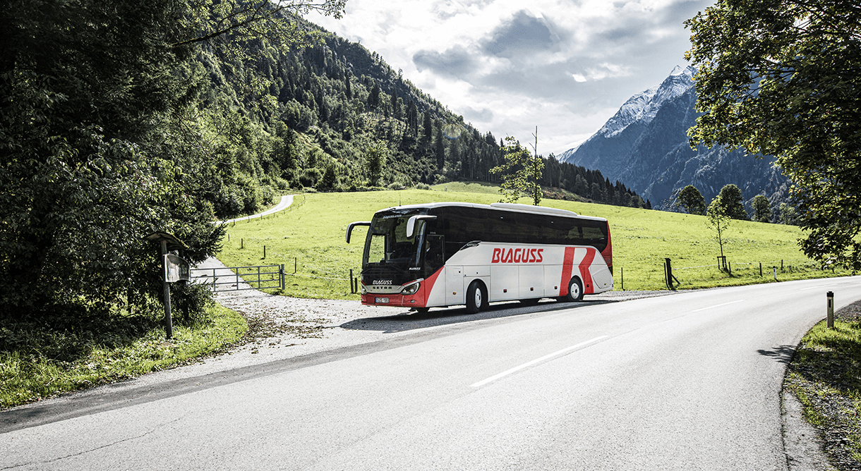 Blaguss Bus in den Bergen